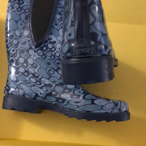 Rain boots New with  tags - Picture 3 of 4